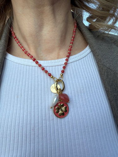KETTING 4MM STEENKRALEN ROOD MET CLIP EN BEDELS